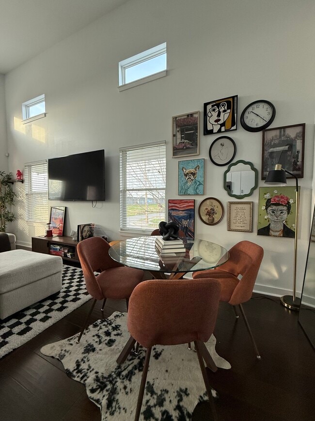 Dining area - 1741 Jourdan Ave