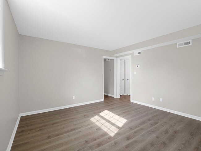 Building Photo - Stratford Square Apartments