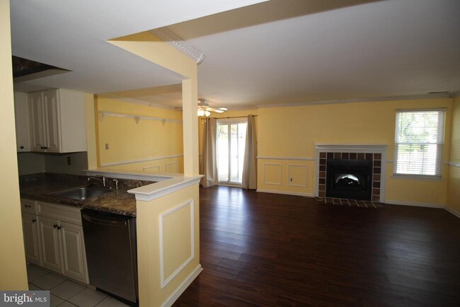 Building Photo - 681A Rose Hollow Dr