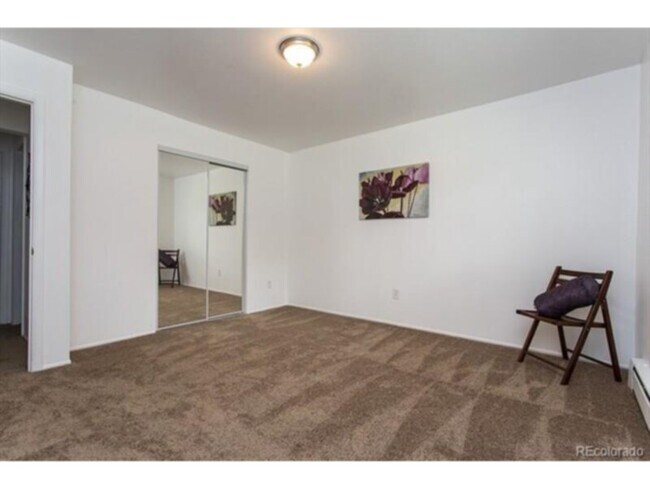 Building Photo - Charming 2-Bedroom Condo in Green Gables