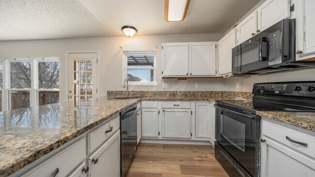 Building Photo - Updated Two story Home in the Sundown Neig...