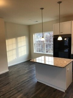 Foto del edificio - 2442 1st Ave