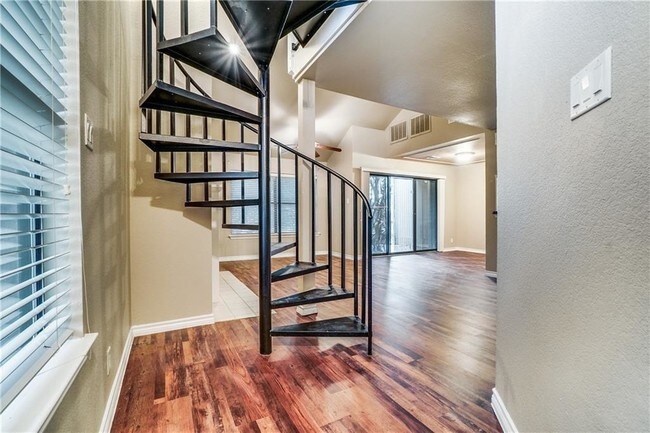 Foto del edificio - 1540 Signal Ridge Pl