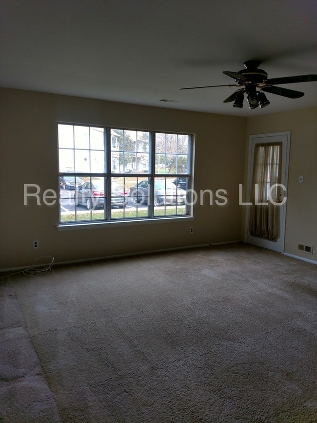 Building Photo - 378 Delancey Pl