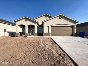 Building Photo - 461 Villa Ysleta