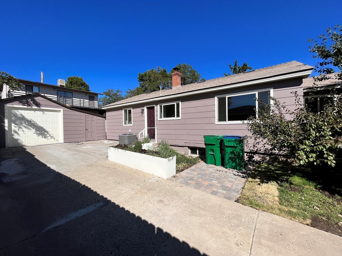 Primary Photo - 1039 Humboldt St