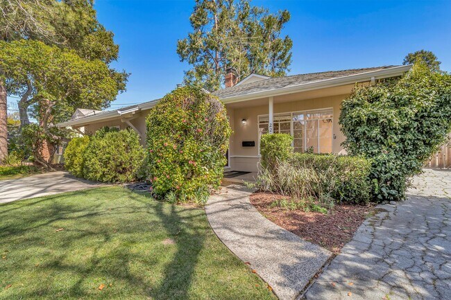 Building Photo - 224 Robin Way