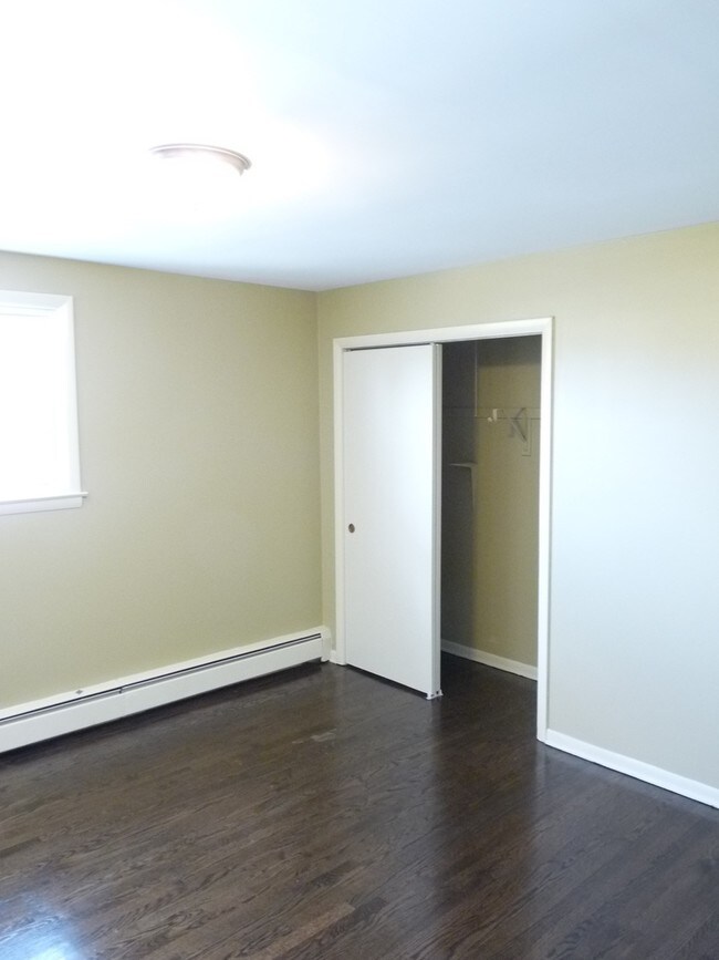 Interior Photo - 2740 W Pratt Blvd