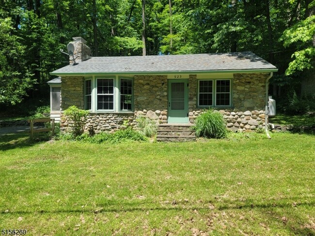 Building Photo - 923 Ridge Rd
