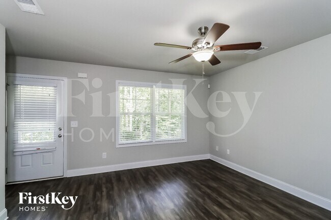 Foto del edificio - 6690 Sawnee Way