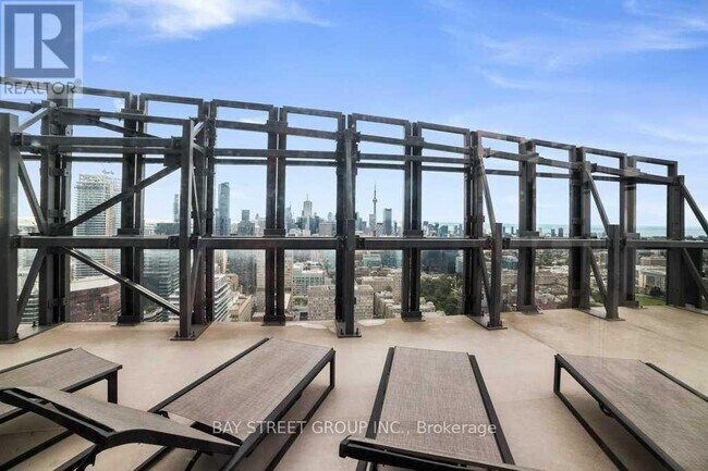 Photo du bâtiment - 1080 Bay St.