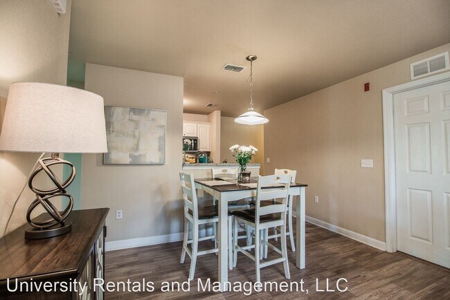 Foto del edificio - 4 br, 4 bath House - 921 SW Depot Ave