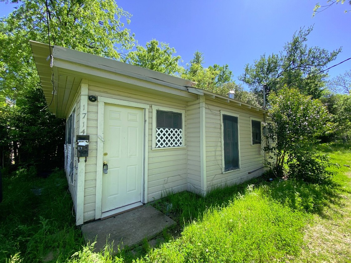 Primary Photo - Apartment