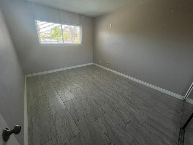 Building Photo - On Cul-De-Sac: Meadow 4 Bedroom 2.5 Bath S...