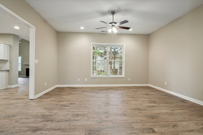 Building Photo - Move-in ready home in Stone Mountain!