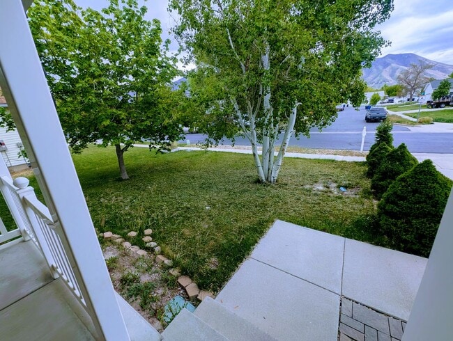 Foto del edificio - 749 Country Club Dr