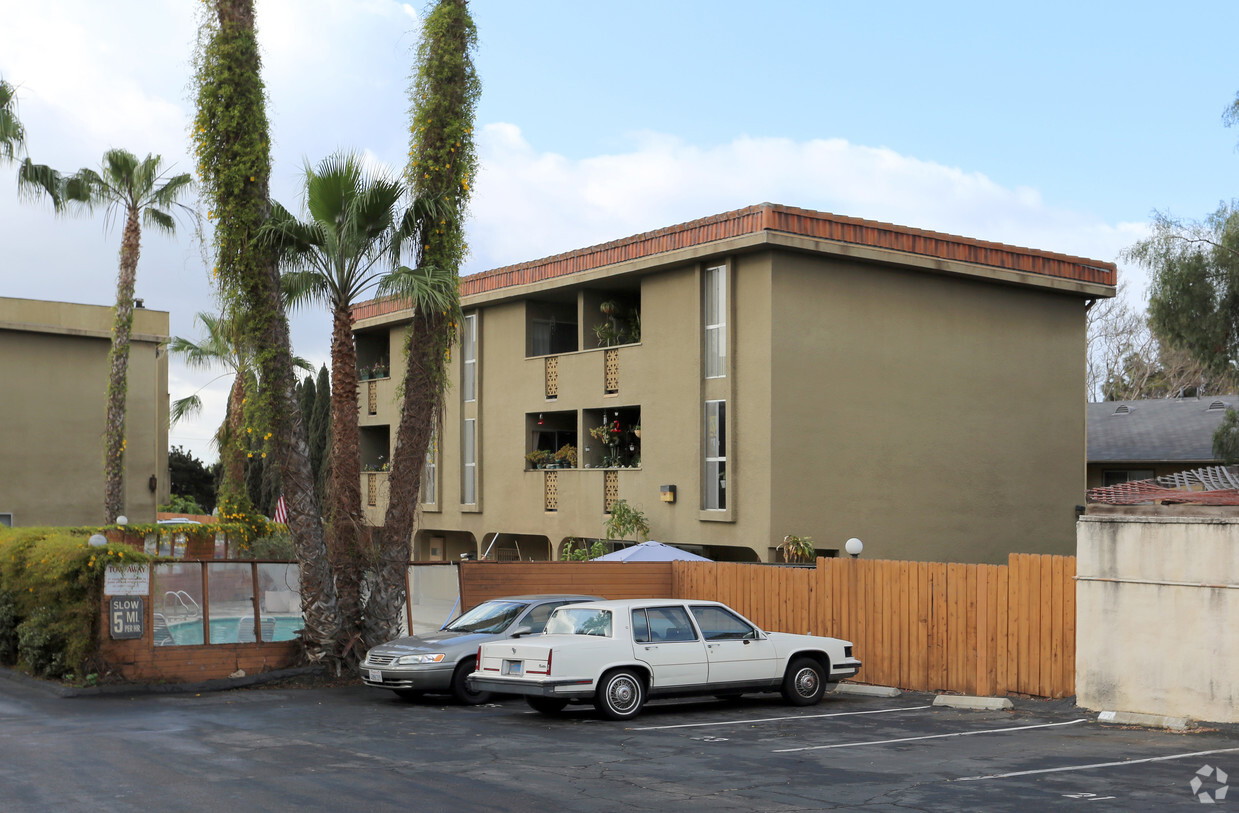 Building Photo - Centre Towers Apartments