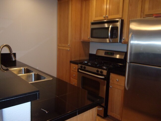 Foto del edificio - Popular West Oaks Condo