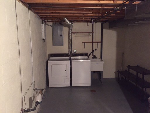 Building Photo - 228 Heather Dr