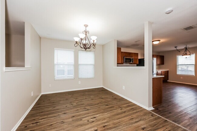 Building Photo - 8410 River Bluffs Dr