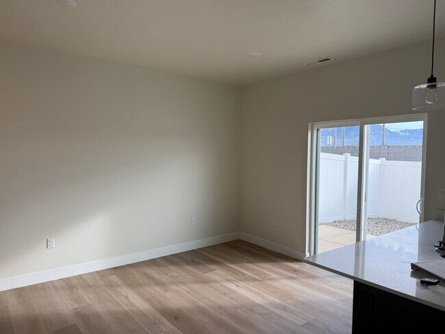 Foto del edificio - 3143 W 1625 N