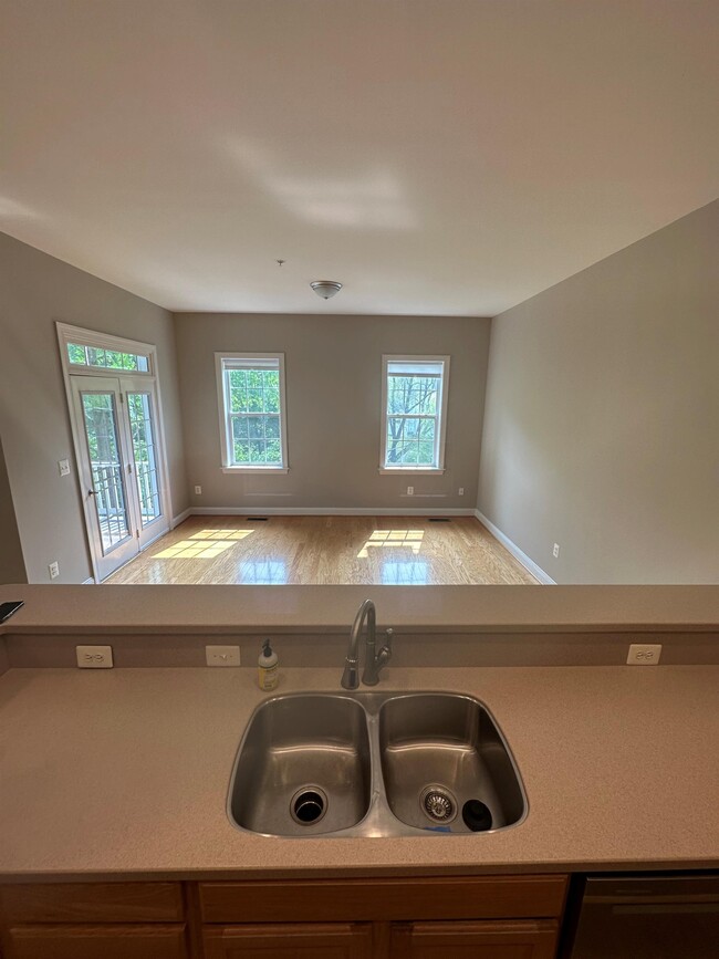 Building Photo - 22536 Landing Way