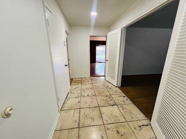 Building Photo - 5511 Willowbend Blvd