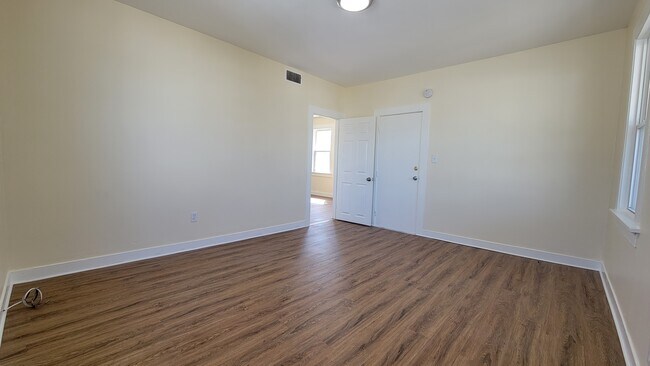 Building Photo - 169 Bunker Ave