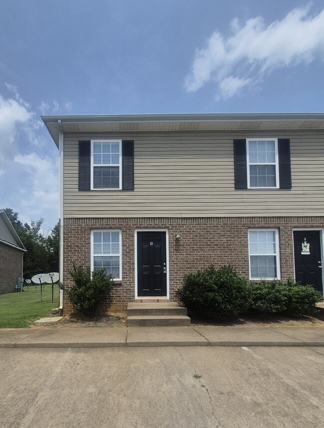 Building Photo - 805A OAK ARBOR CT CLARKSVILLE, TN 37040