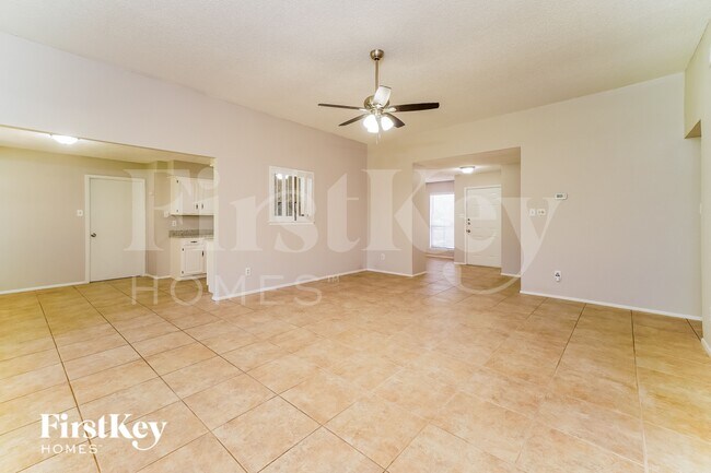 Building Photo - 1702 Jay Schellman St