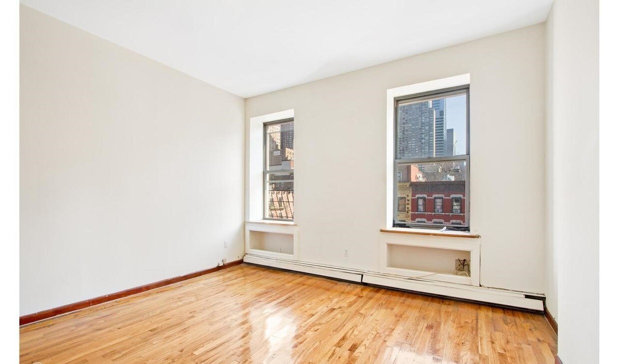 Building Photo - 679 9th Ave