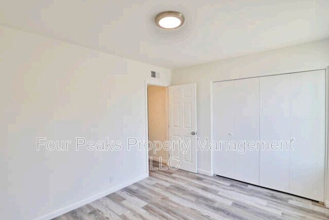 Foto del edificio - 311 E Vine Cir