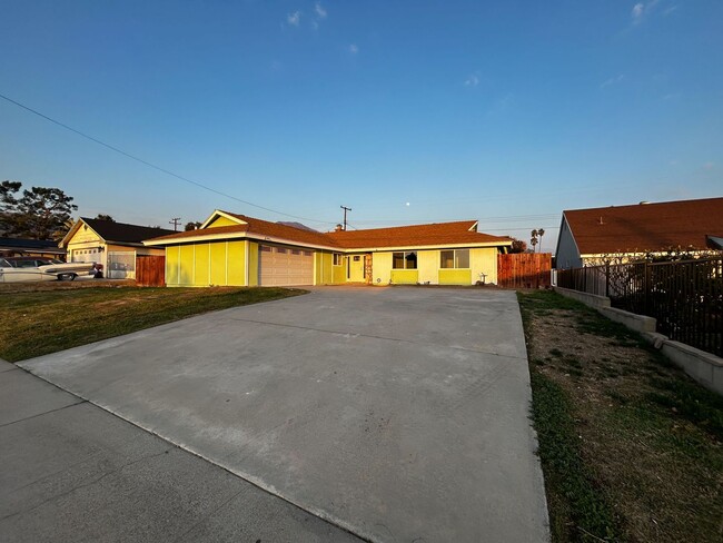 Building Photo - Beautifully Remodeled 3-Bedroom Home in Hi...