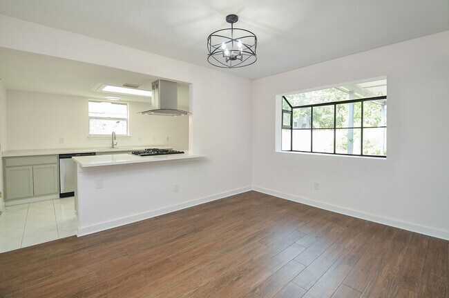 Foto del edificio - 3722 Brier Gardens Dr