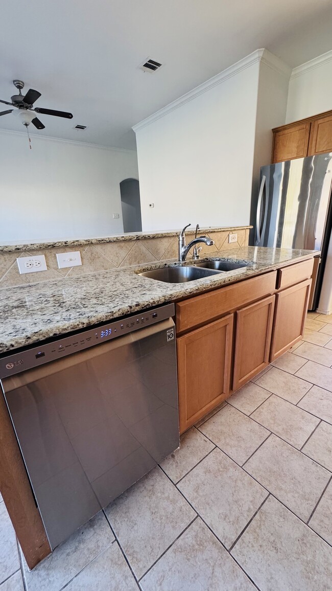 Building Photo - 112 Hendelson Ln