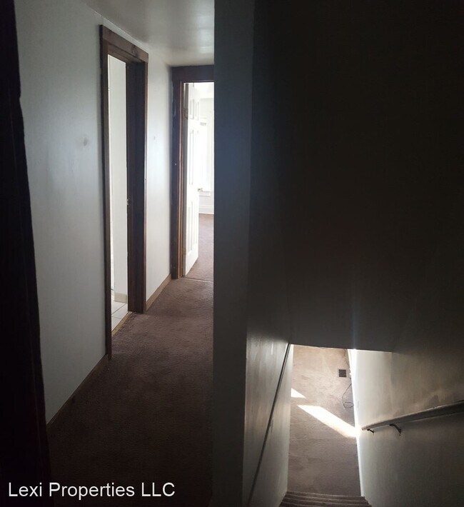 Building Photo - 2 br, 1 bath House - 1 Hollenbeck