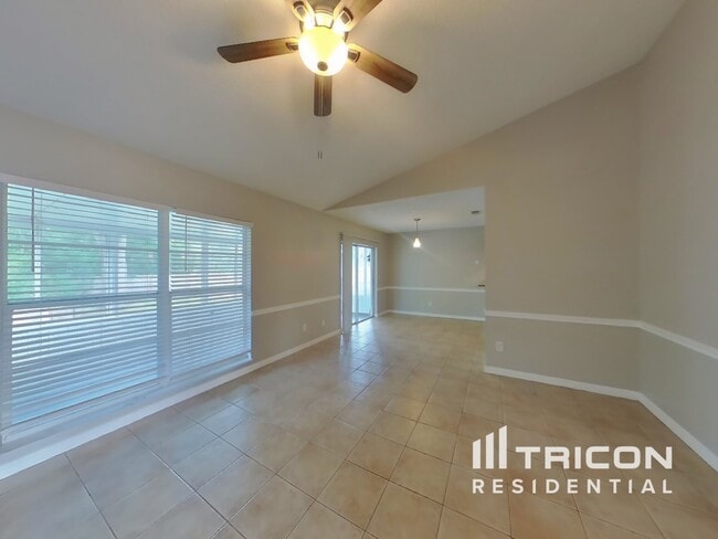 Building Photo - 1028 Hardwood Dr