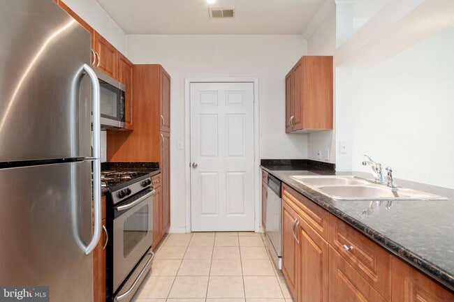 Building Photo - 12925 Centre Park Cir