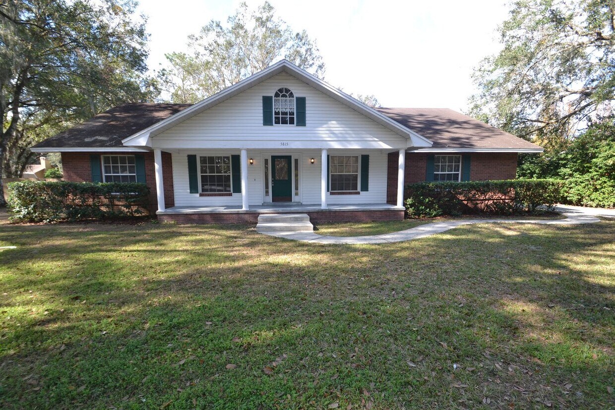 Foto principal - 5815 Buck Run Dr