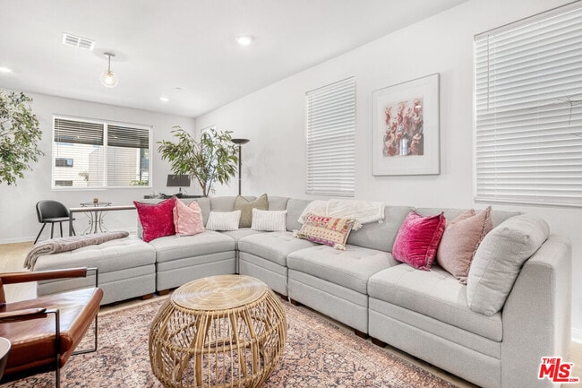 Foto del edificio - 768 Daniel Freeman Cir