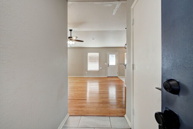 Foto del edificio - 1225 Briar Patch Way