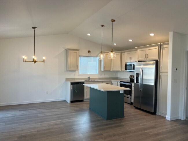 Building Photo - New 3 Bedroom/2.5 Bathroom House - Rent Wi...