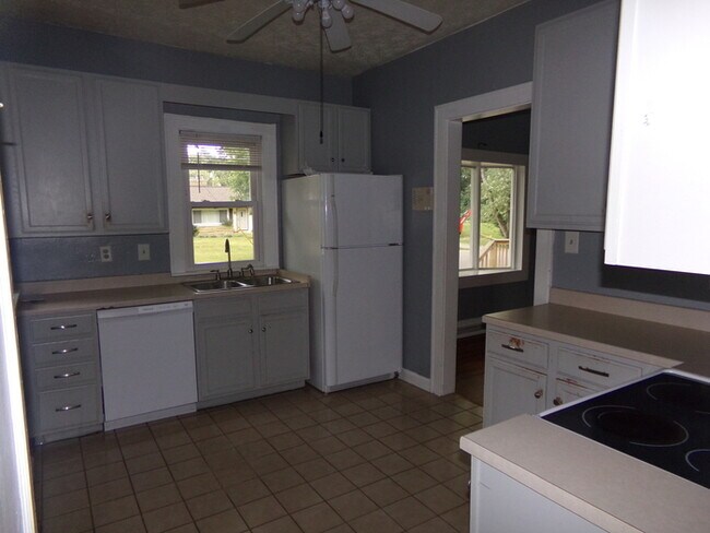 Foto del edificio - Corner Lot Cape Cod!