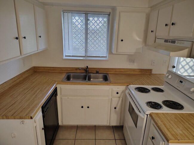 Foto del edificio - Move In Before the Holidays