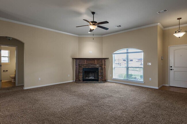 Building Photo - 3 Bed 2 Bath With a Workout Room & Pool in...