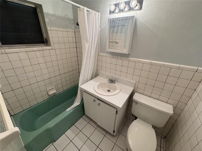 Foto del edificio - 1578 NE 33rd St