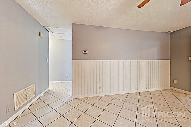 Building Photo - 2811 Pine Tree Ave