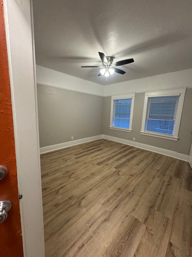 Building Photo - 830 Park Blvd