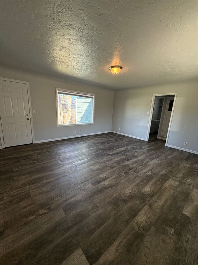 Building Photo - 3 Bedroom/ 2 Bath Medford Rental Available in Quiet Medford Neighborhood