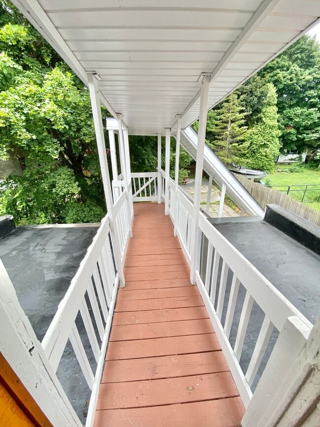 Building Photo - 132 N Champlain St